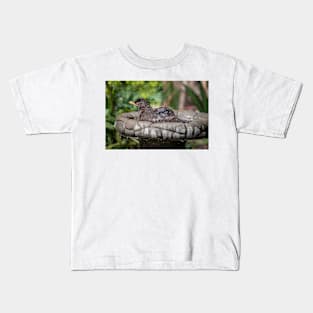 Blackbird bathing Kids T-Shirt